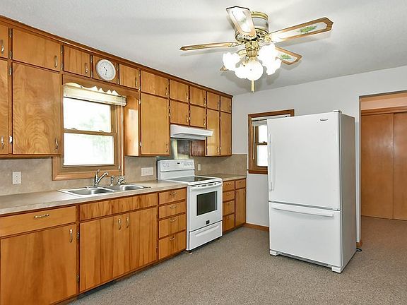 4th image of 1009 N Cedar Ave
