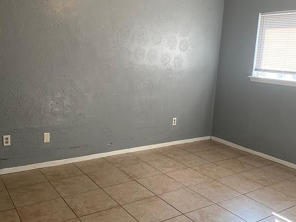 3rd image of 900 San Benito Dr