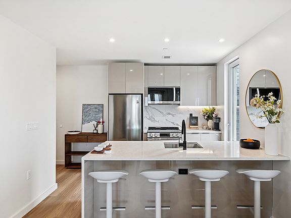 4th image of 16 West St #816