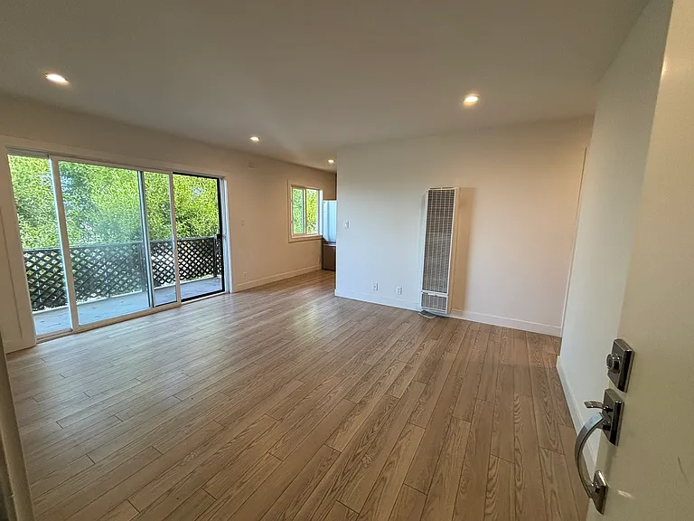 1836 E 25th St #4 — Photo 7