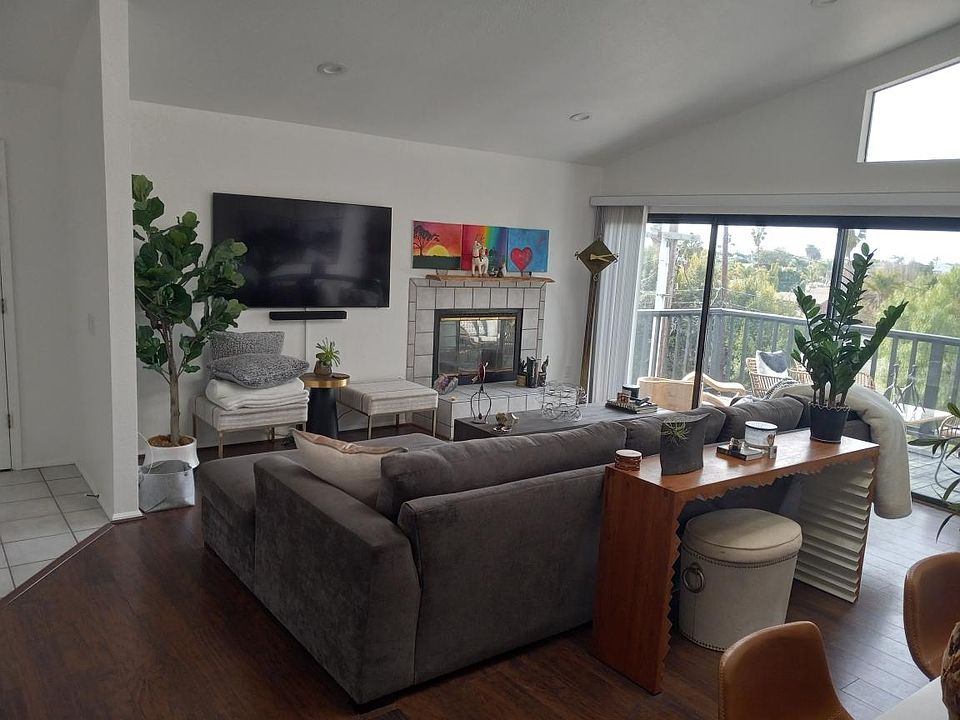 living room vaulted ceilings