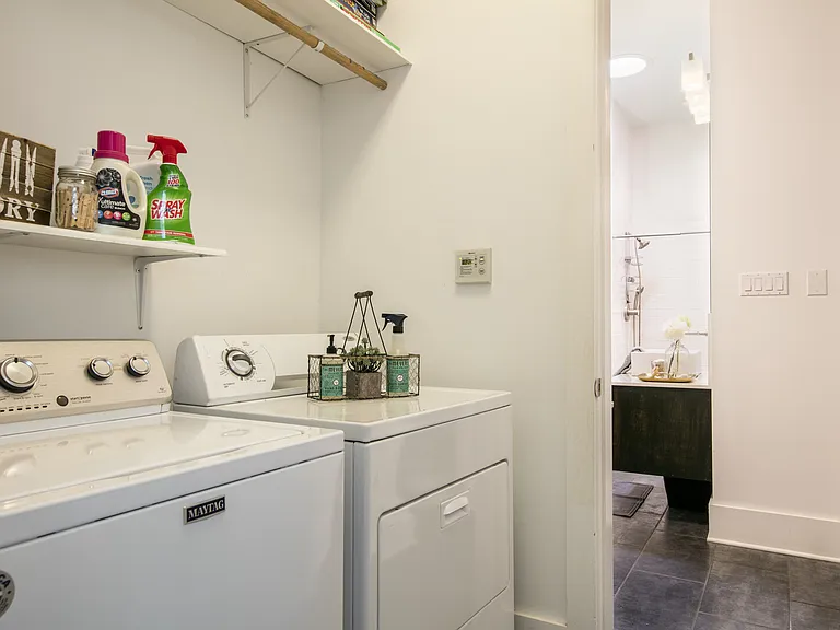 Seven Oaks St — Photo 18