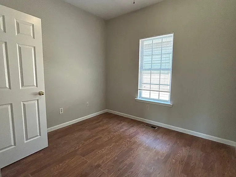 433 Evans St — Photo 7