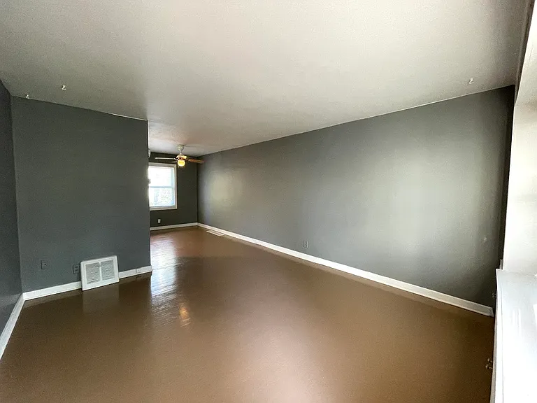 221 Madison St — Photo 2