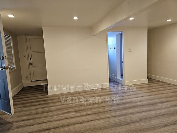 5th image of 2405 Honolulu Ave Suite A
