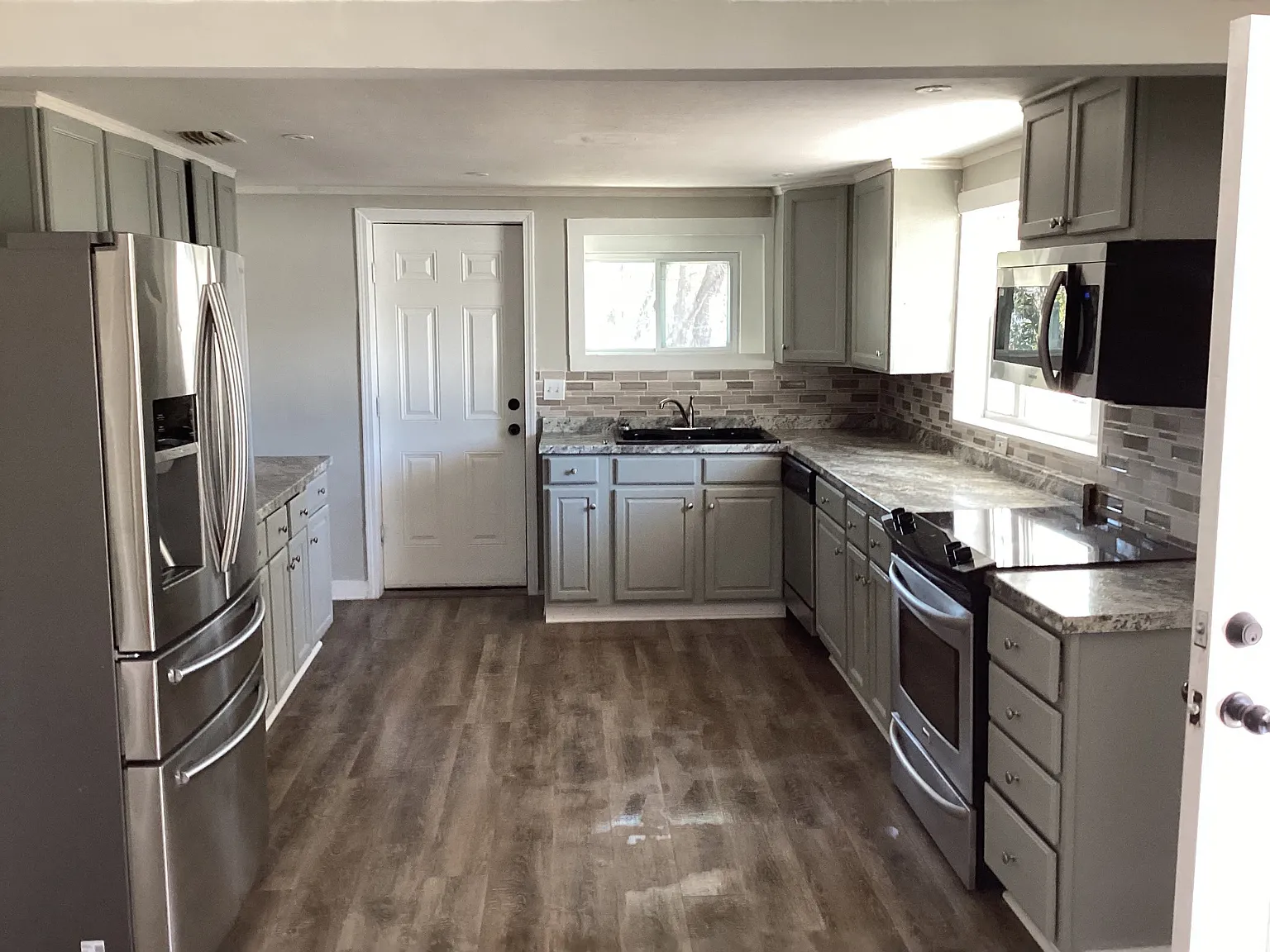 2 bed, 1200 sqft, $2,300 — Photo 4