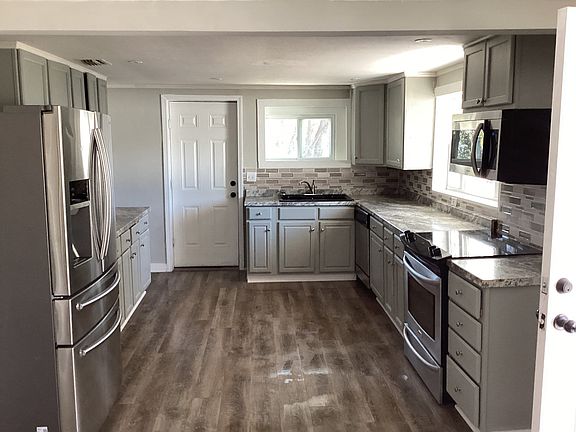 3rd image of 300 N Harrington Rd