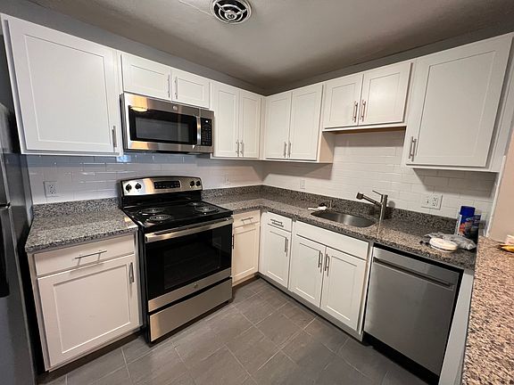 3rd image of 14 Riverside St #1-3D