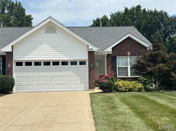 620 Grayhawk Cir, Wentzville, MO 63385