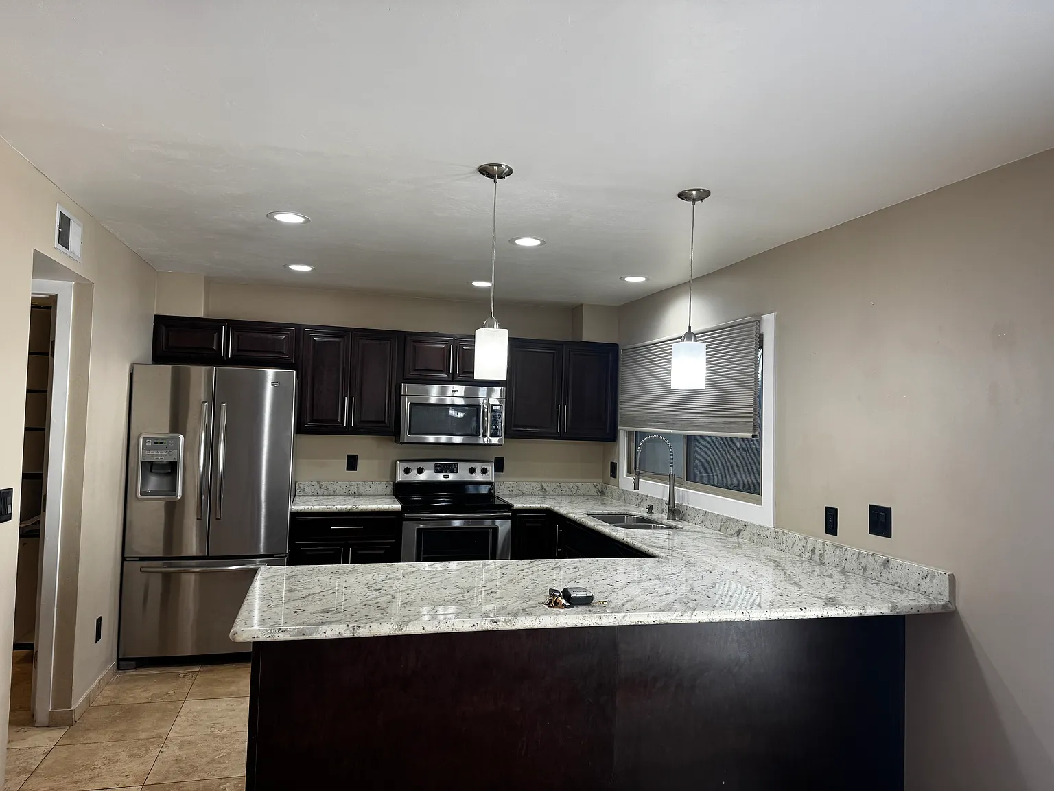 2 bed, 2.5 bath, 1696 sqft, $1,750 — Photo 4