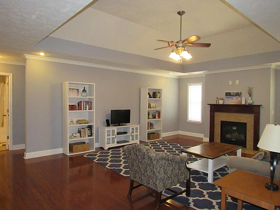 2nd image of 203 Oakleigh Dr