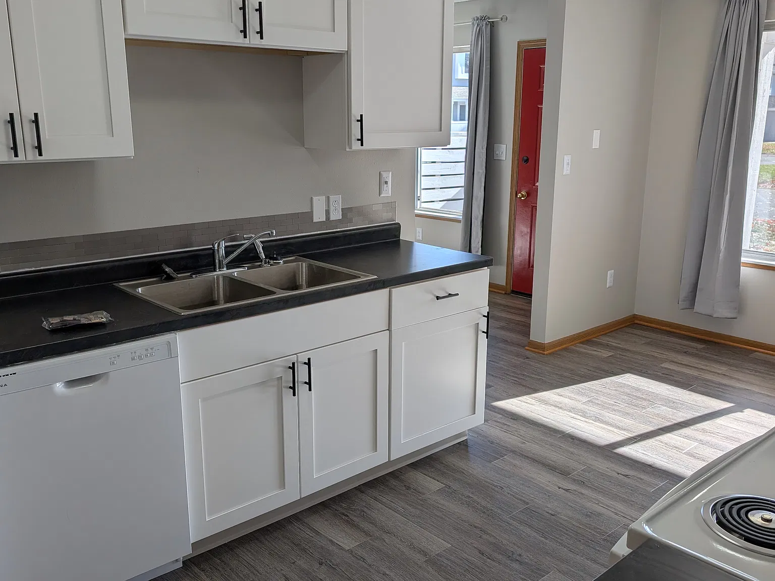 3 bed, 1.5 bath, $1,330 — Photo 3