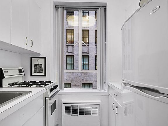 4th image of 13 W 12th St #6G