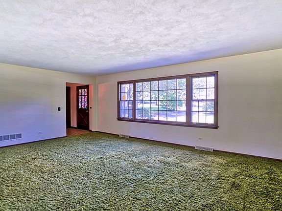 3rd image of 39W437 Juliet Dr