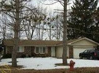 13778 Lenmore Rd, Belleville, MI 48111