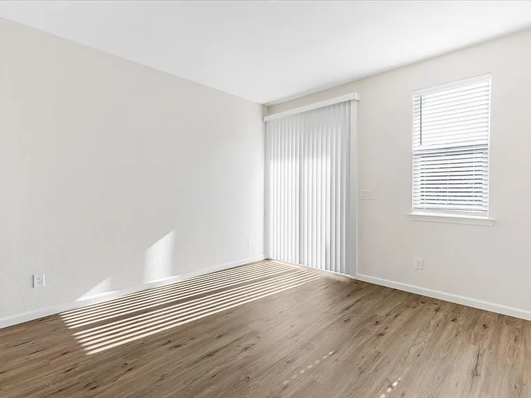 2261 Shady Canyon Dr — Photo 14