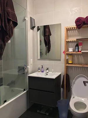 Rented by Manhattan Management LLC | media 79