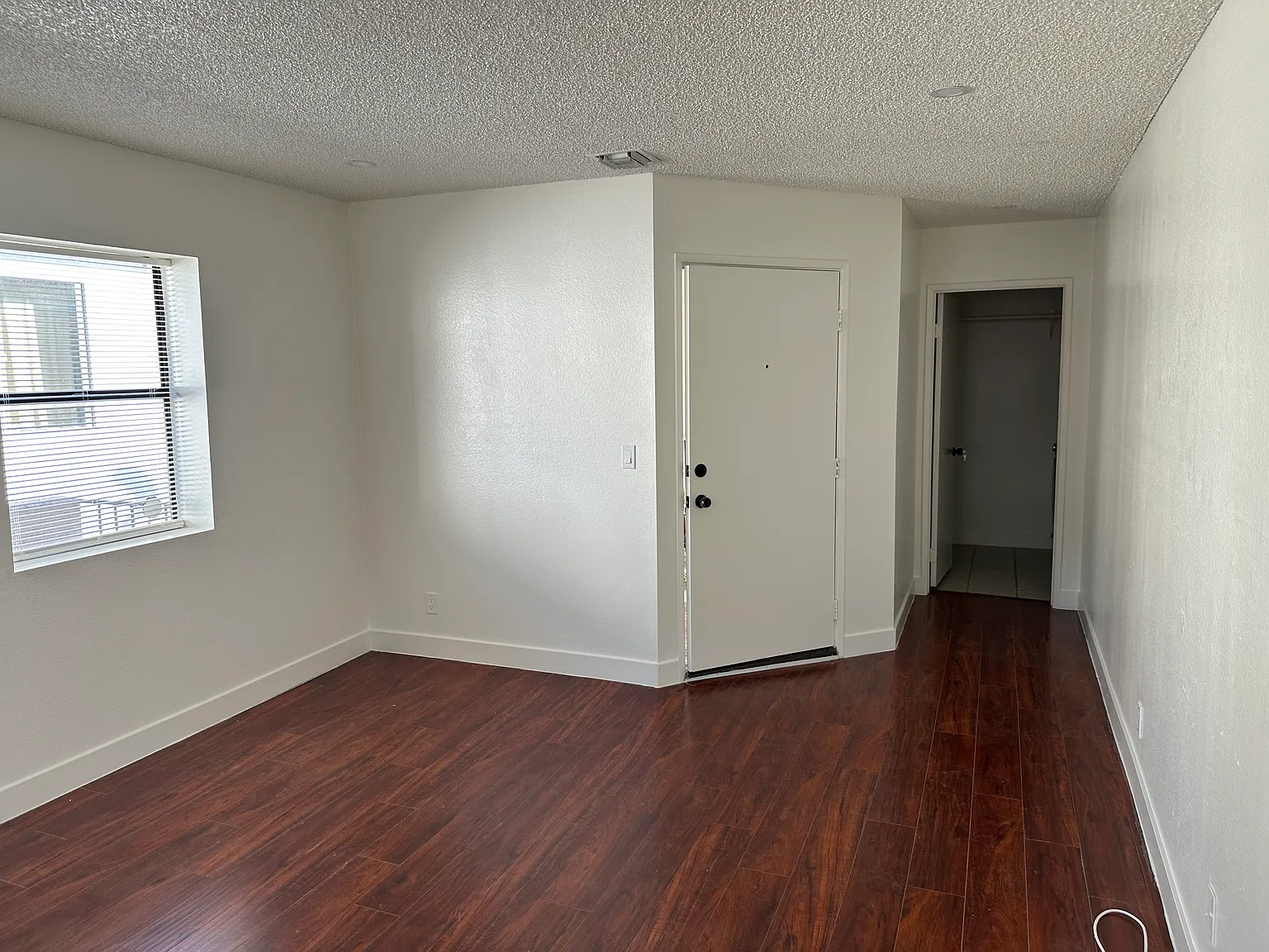 2 bed, 800 sqft, $3,100 — Photo 3