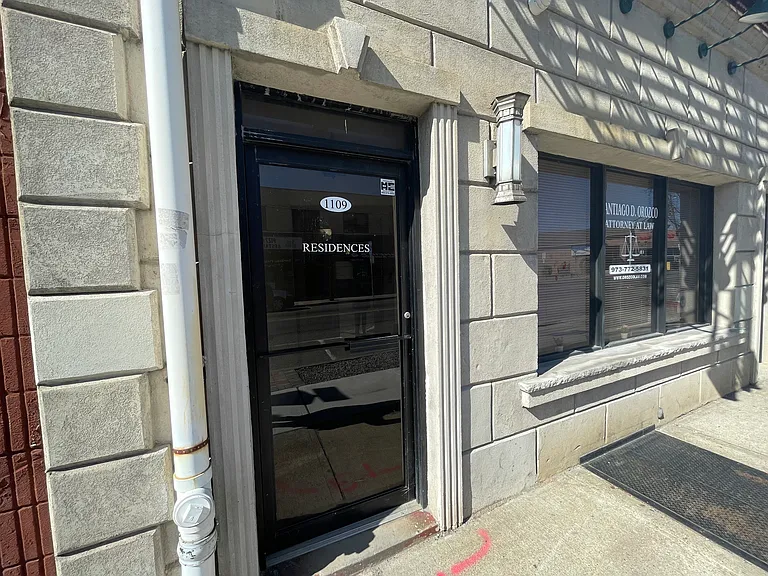1109 Main Ave #2 — Photo 2