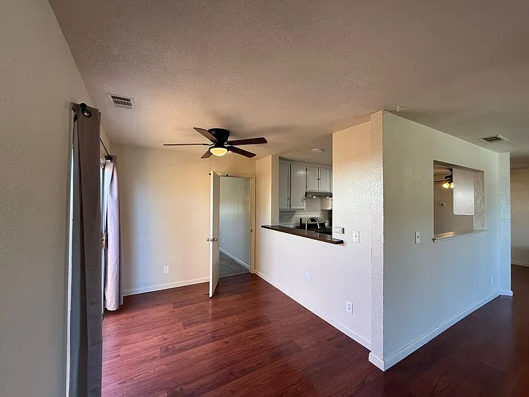 2054 Hyannis Cir — Photo 10