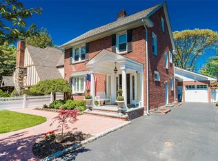 153 Powerhouse Rd, Roslyn Heights, NY 11577