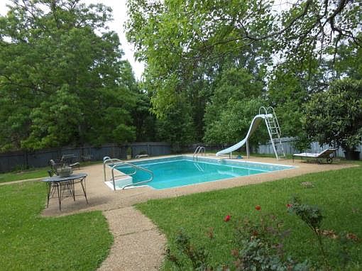 4th image of 2283 Furrs Mill Dr NE