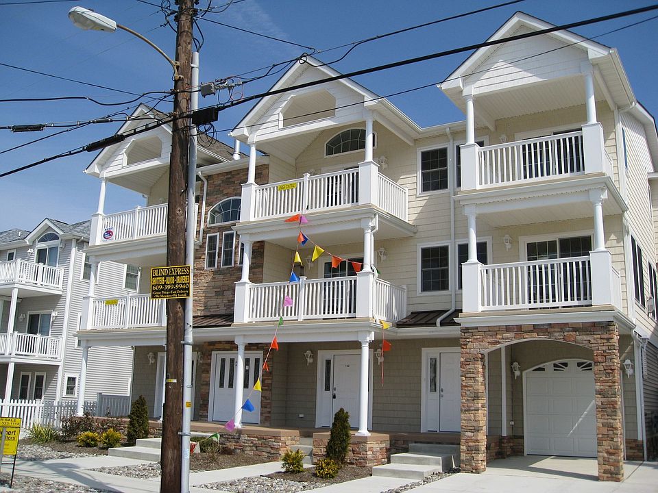 Front View, Middle Top