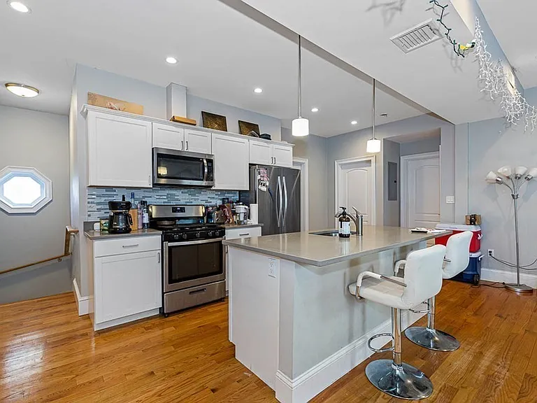 195 E Cottage St #2 — Photo 18
