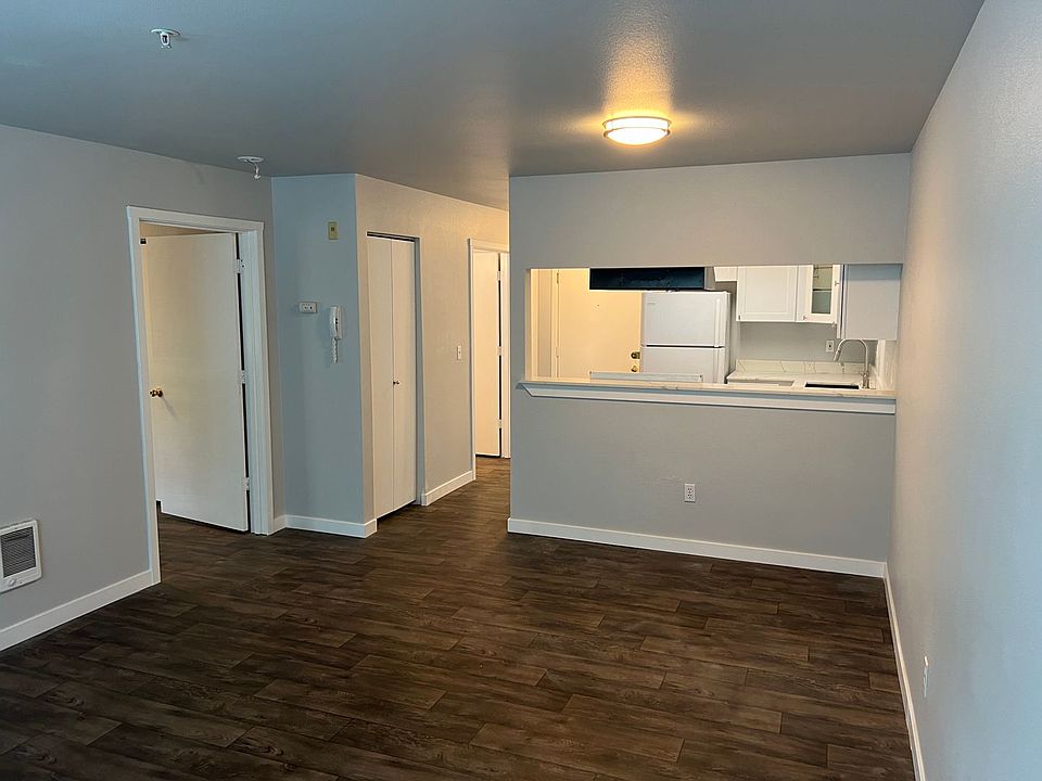1st image of 2113 N 107th St APT 104