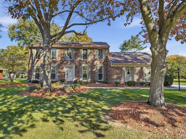 31770 Staman Cir, Farmington Hills, MI 48336