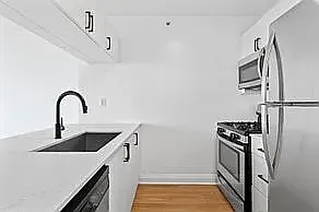 800 6th Ave #27E