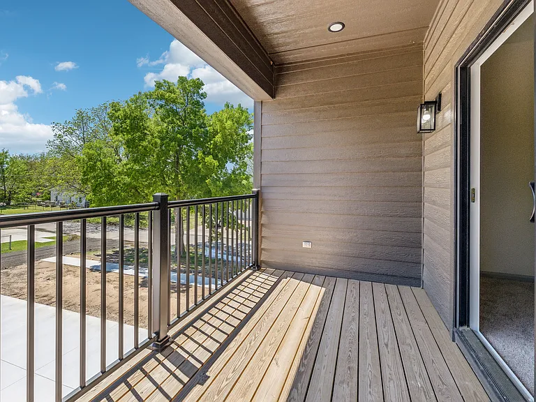 421 W Fort Worth St — Photo 27