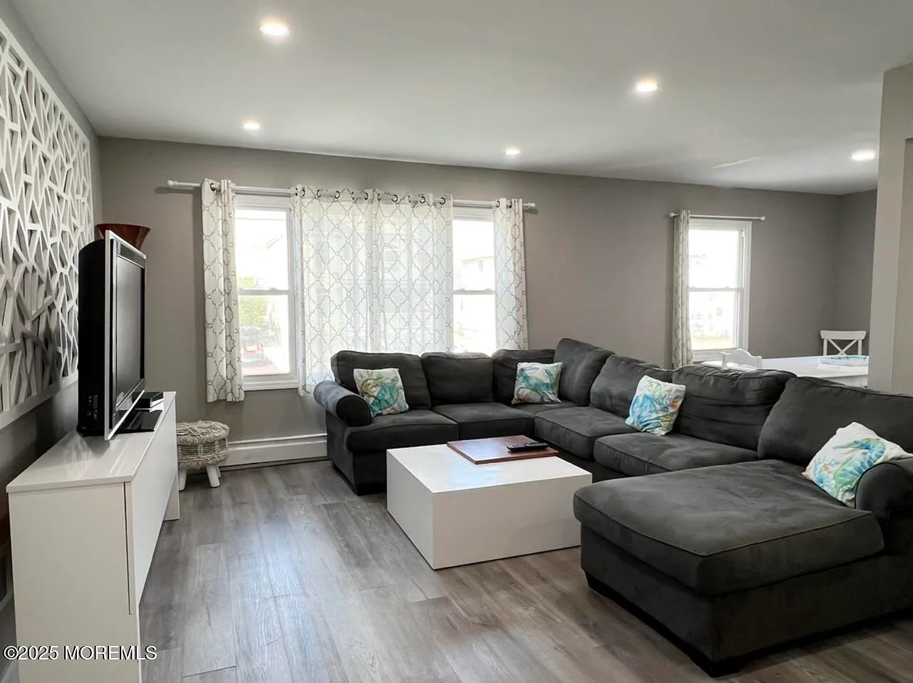 6 bed, 2852 sqft, $2,450 — Photo 3