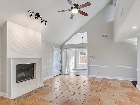 4th image of 3104 Bradbury Dr