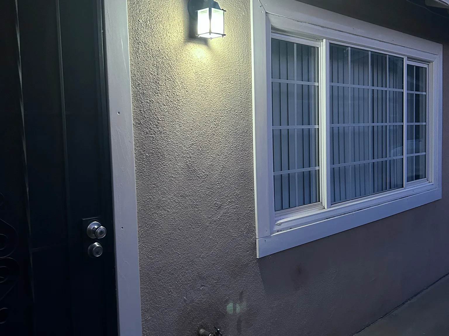 2 bed, 825 sqft, $2,400 — Photo 2