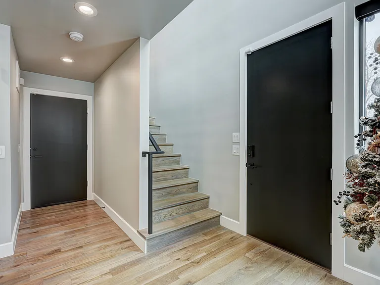 819 NW 6th St — Photo 4