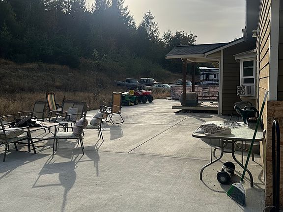 3rd image of 873 Benson Rd