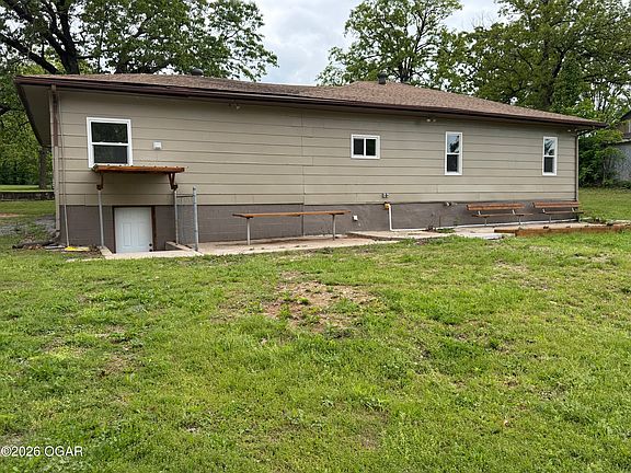 4th image of 423 E 39th St