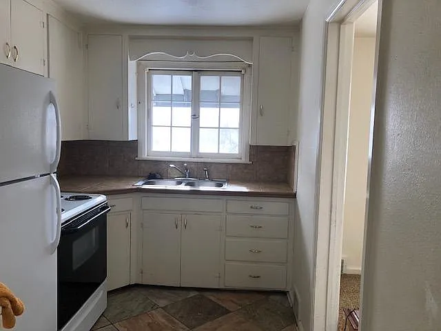 Kitchen, ceramic tile on floor and back splash.