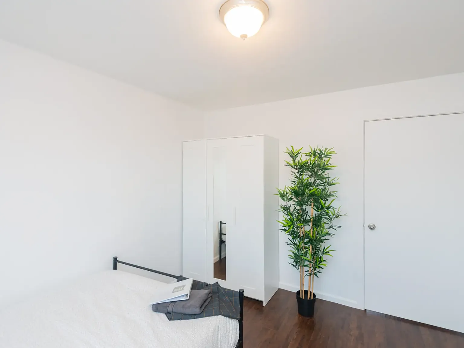 6 bed, $1,250 — Photo 3
