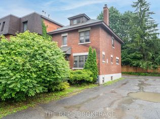 322 Waverley St W, Ottawa, ON K2P 0W3