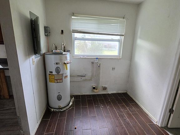 5th image of 1865 Orange Tree Dr