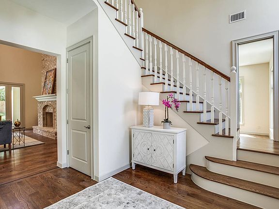 3rd image of 516 Grandview Pl