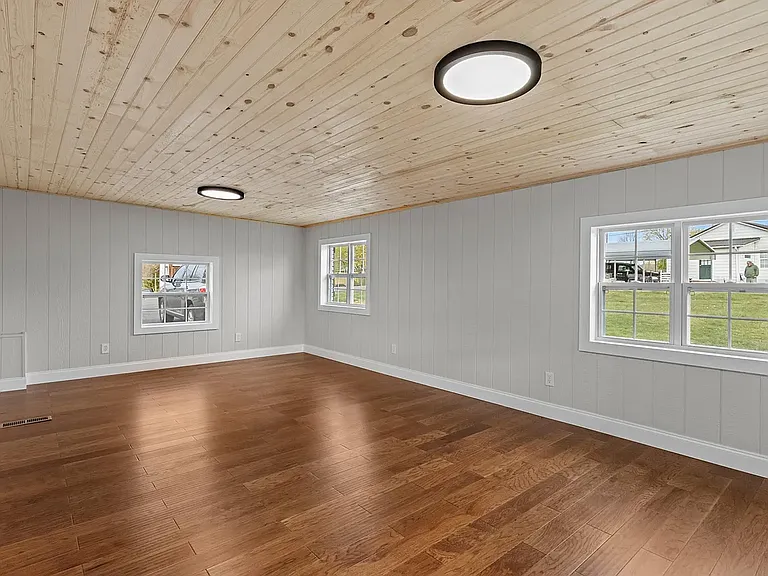 1021 Baird Ave — Photo 10
