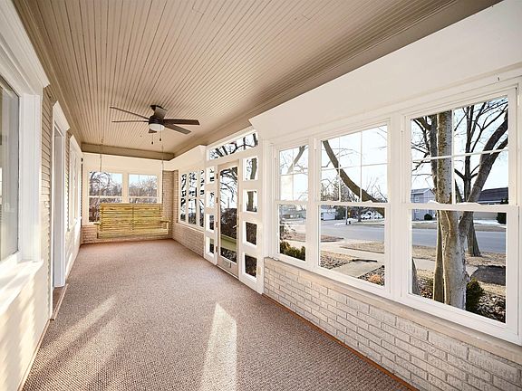 4th image of 800 E Main St