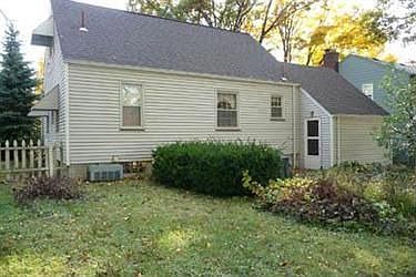 3rd image of 482 Annawan Ln
