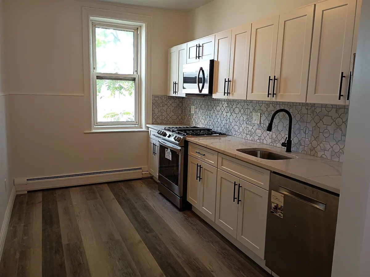 Building Photo - 18 Oakland Ave #2