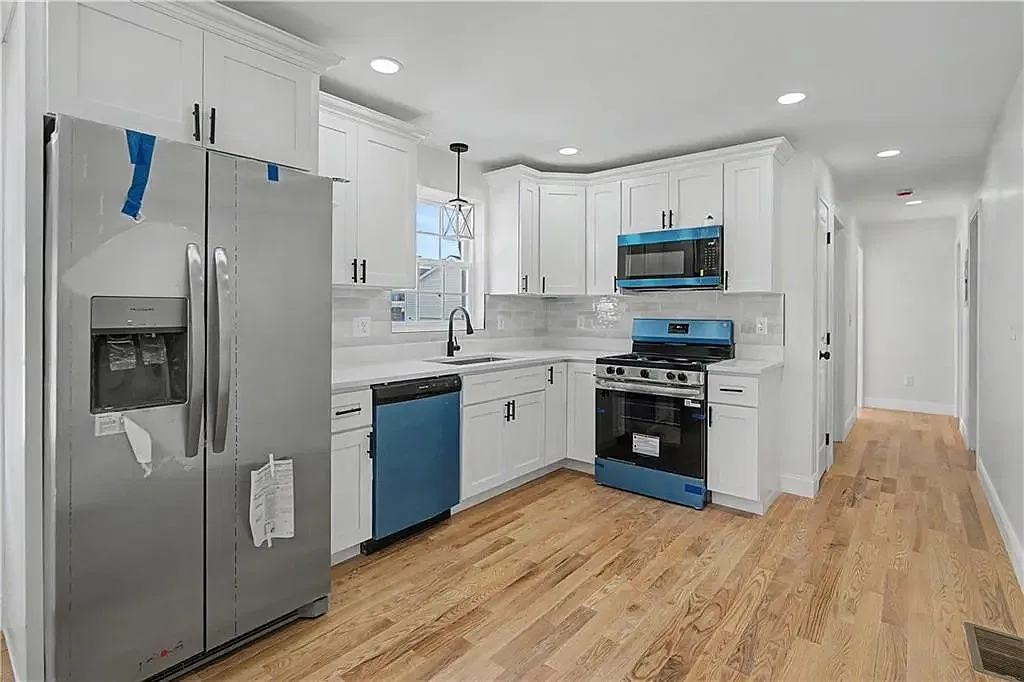 4 bed, $2,850 — Photo 3