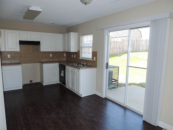 3rd image of 917 Crowders Woods Dr