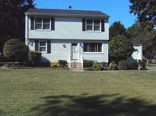 4 Cherrywood Cir, Cheshire, CT 06410